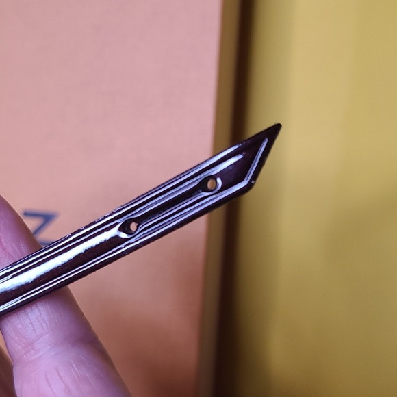 NEW UNUSED LOUIS VUITTON LV AMARANTE VERNIS PATENT LEATHER CLOCHETTE KEY BELL - Picture 6 of 7